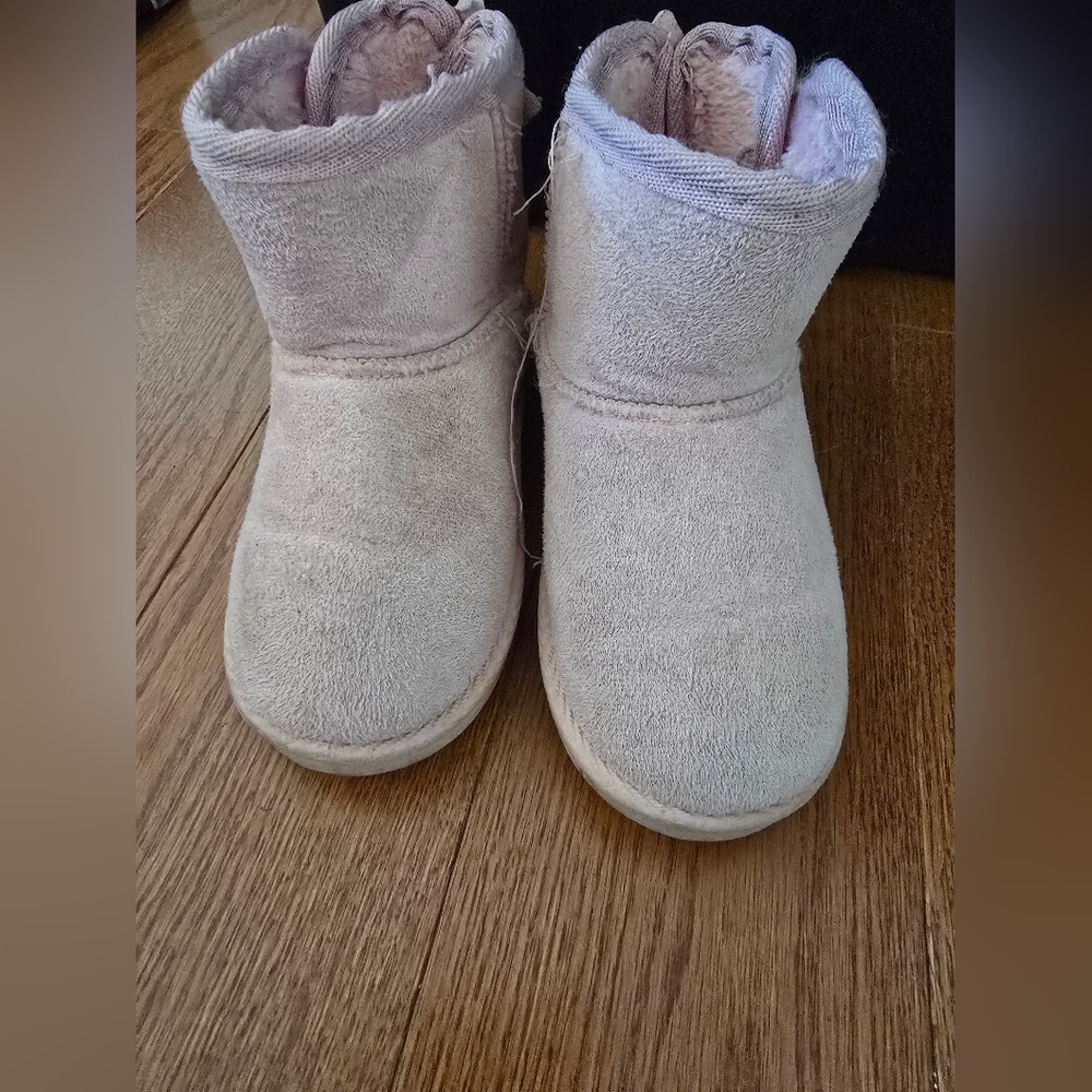 Olivia Miller Cozy Light Pink Boots With Glittered Stars